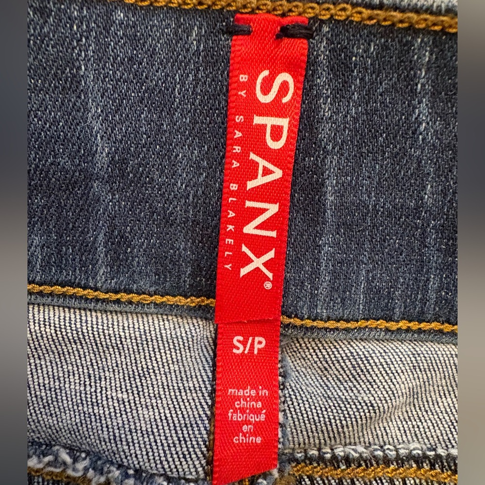 NWOT SPANX Distressed Ankle Skinny Jeans in Medium Wash
Women’s Small - Picture 7 of 10